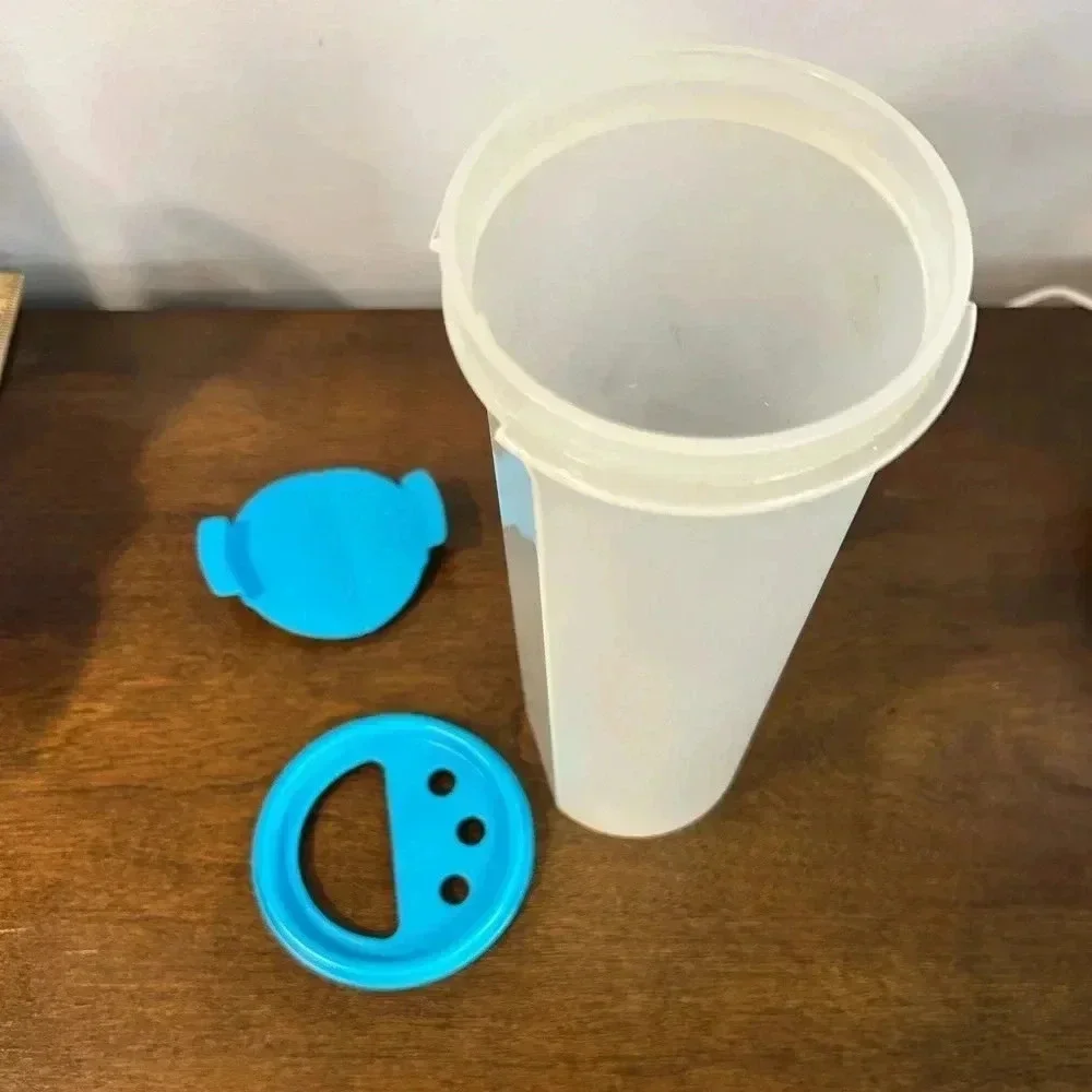 VTG Tupperware Modular Mates Round #4,30 Oz With Blue Shake & Spoon Out Seal EUC